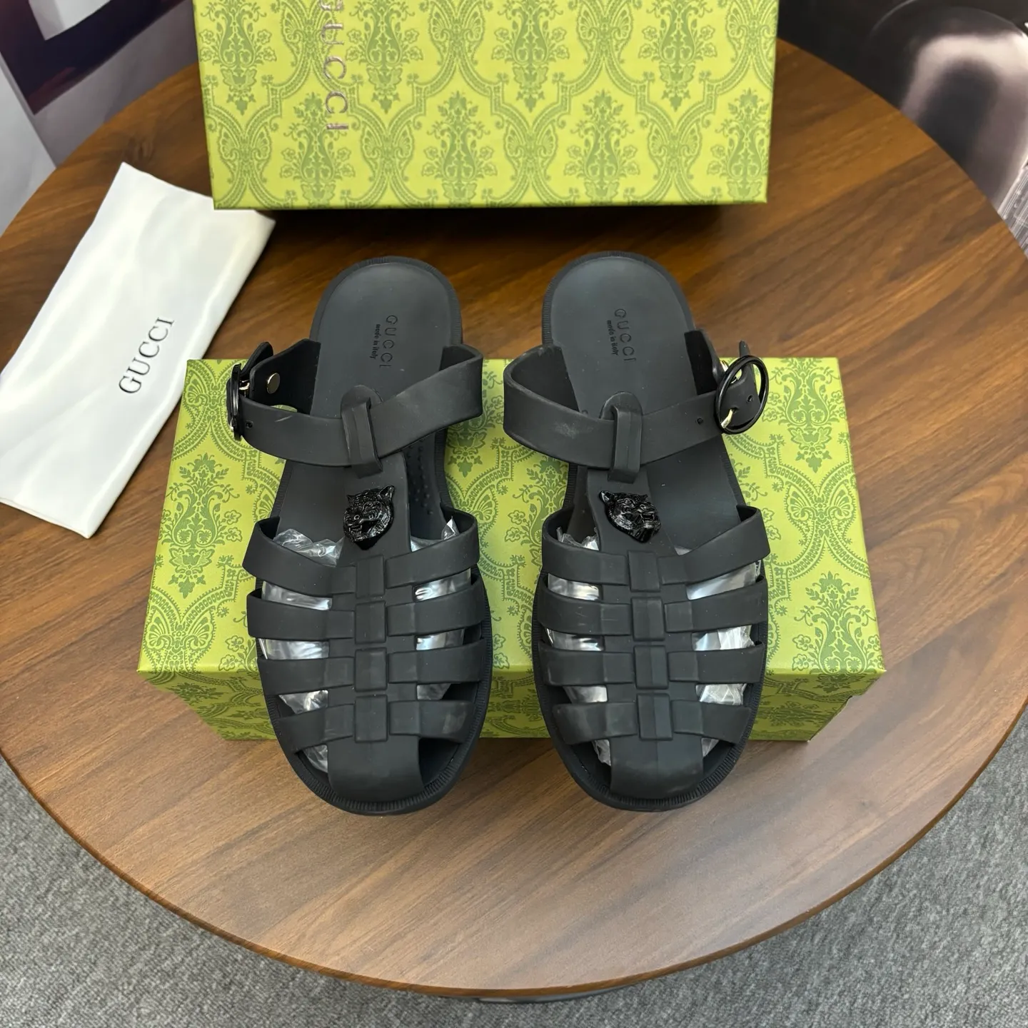 Men's shoes 260💰 [Gucci] Counter quality, top-quality original goods, real photos! Original TPU material, fine workmanship, comfortable; genuine 1:1 replica Size: 38 ~ 46